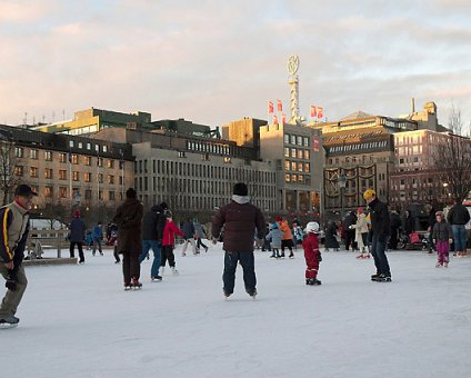 _DSC0002 Ice skating in Kungsträdgården
