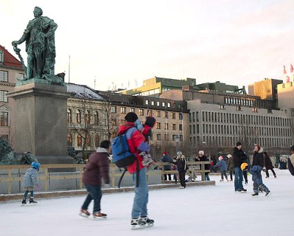 _DSC0017 Ice skating in Kungsträdgården