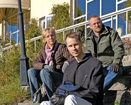 _DSC0047 Mimmi, Arto and Ulf enjoying the afternoon sun outside the spa facilities at Södertuna castle