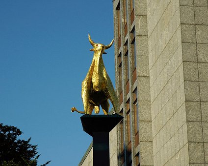 _DSC0175 Golden bull in Västerås