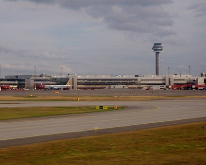 _DSC0050 Landing at Arlanda airport.