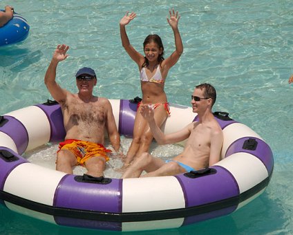 _DSC0112 Nicos, Ingrid and Arto in the lazy river.
