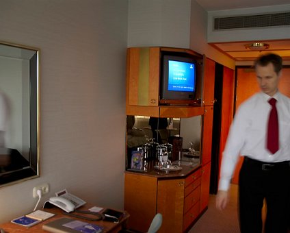 _DSC0029 Arto in the hotel room in Helsinki.