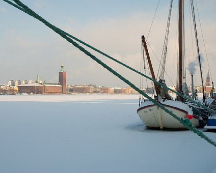 _DSC0033 Boats in the frozen lake by Söder Mälarstrand. The City Hall in the background.