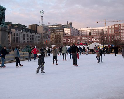 _DSC0011 Ice skating in Kungsträdgården.