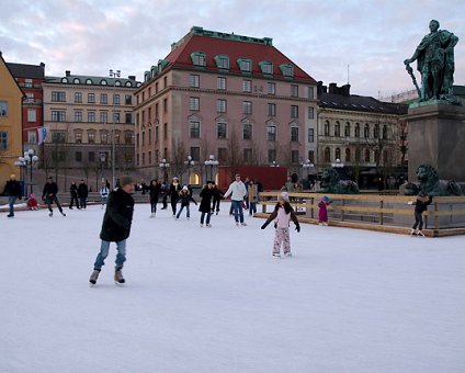 _DSC0016 Ice skating in Kungsträdgården.
