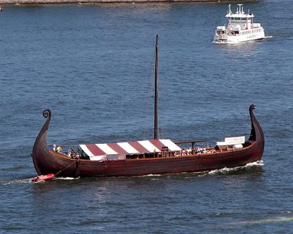 _DSC0020_1 Viking boat.