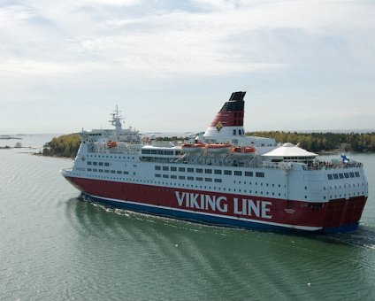 _DSC0072 Viking Line leaving Mariehamn.