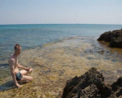 _DSC0030-2 Arto on the rocks.