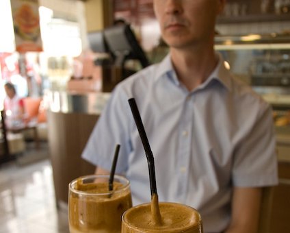 _DSC0001 Arto having frappé in Lefkosia (Nicosia).