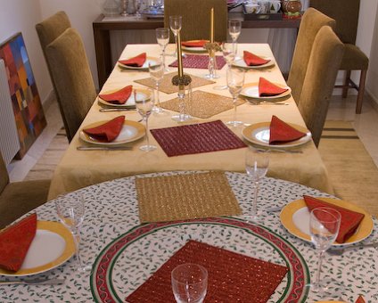 _DSC0031 The table is set for Christmas Day lunch.