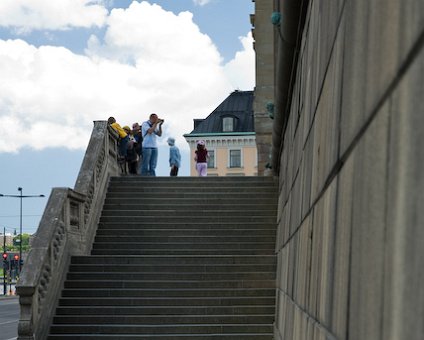 _DSC0037 People at the Royal Palace taking pictures.