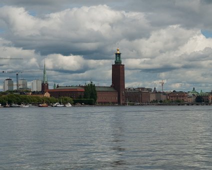 _DSC0134 View of Stockholm from the water, the city hall in the center.