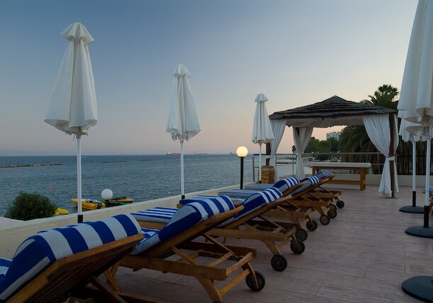 At Apollonia Beach Hotel