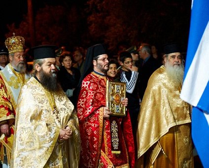 _DSC0038 Priests in the procession of epitaphios, in Pallouriotissa.