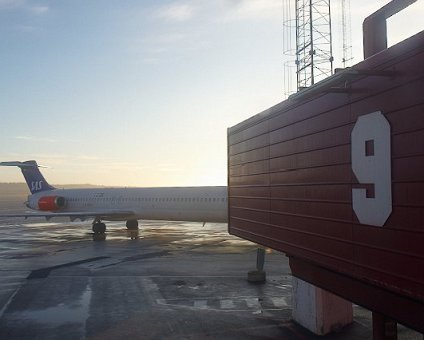 _DSC0003 Waiting for pushback at gate 9.