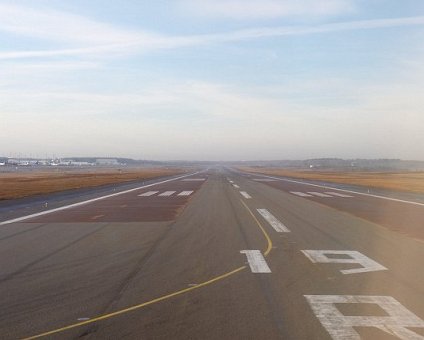 _DSC0009 Runway 19R at Arlanda airport, ready for take off.