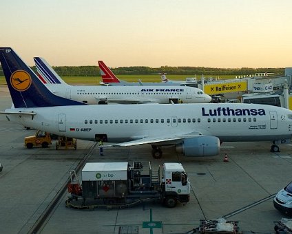 _DSC0026 Aircrafts at Vienna airport.