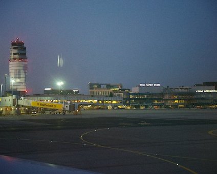 _DSC0030 View of Vienna airport, taxiing to the runway.