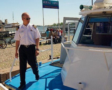 _DSC0230 The captain of the sightseeing boat.