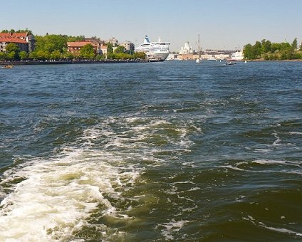 _DSC0241 Leaving Helsinki harbour for a sightseeing trip.