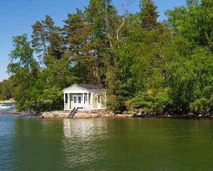 _DSC0257 A small house by the water.