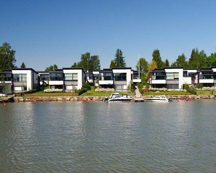 _DSC0267 Houses by the water.