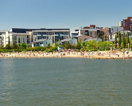 _DSC0269 People at a beach in Helsinki.