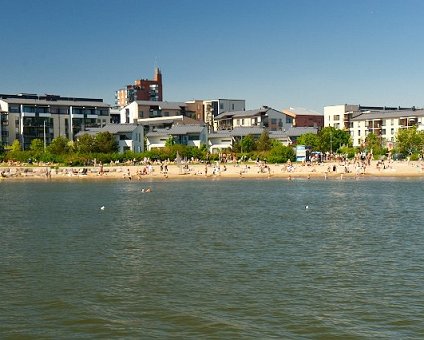 _DSC0270 People at a beach in Helsinki.