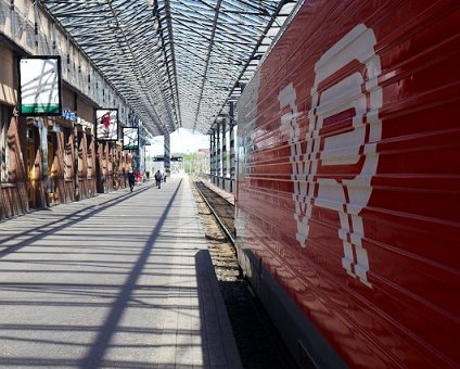 _DSC0045 At the train station in Helsinki, going to Kannelmäki.