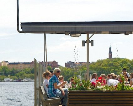 _DSC0032 People enjoying the weather and the view at Mälarpaviljongen.
