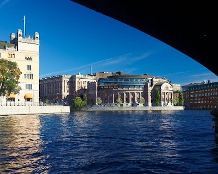 _DSC0023 View of the parliament building in Stockholm from under a bridge.