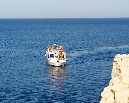 _DSC0072 Boat passing by Cavo Greco.