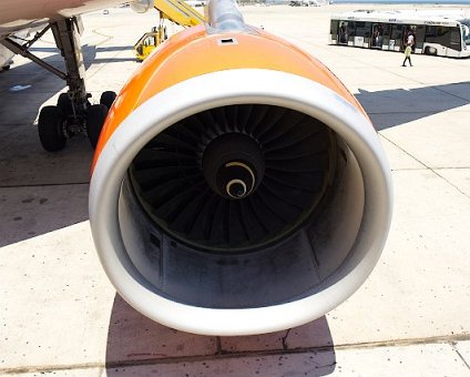 _DSC0047 Engine of the Airbus.