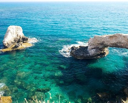 _DSC0017 View over the clear waters at the sea caves area.