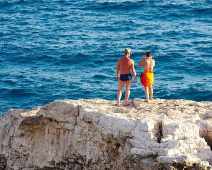 _DSC0109 Couple at the sea caves area.