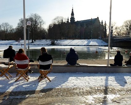 _DSC0010 People enjoying the rare winter sun.