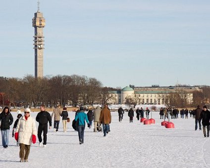 _DSC0049 People enjoying a sunny winter afternoon on the frozen lake. The Kaknäs tower in the background.