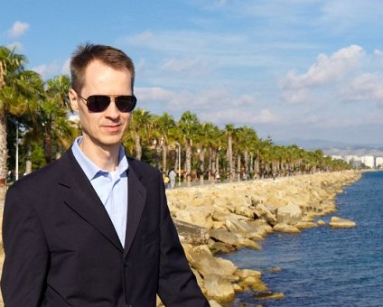 _DSC0145 Arto at the seaside promenade in Limassol.