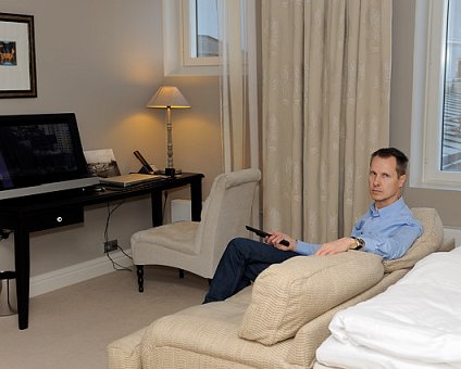 _DSC0071 Arto in the hotel room at Hotel Haven.