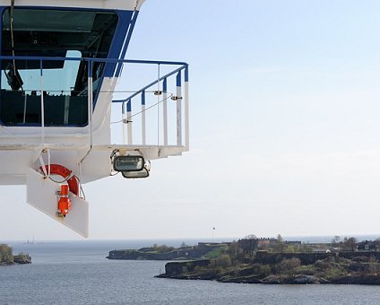 _DSC0074 On Silja Serenade, towards Suomenlinna (Sveaborg) to the right.