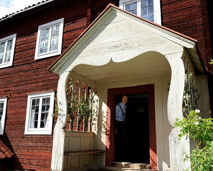 _DSC0048 Old traditional house at Skansen, Arto looking out.