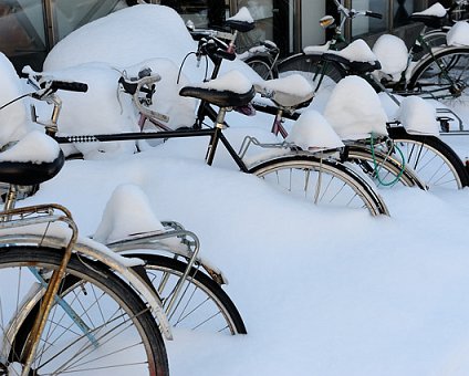 _DSC0006 Bicycles in the snow.