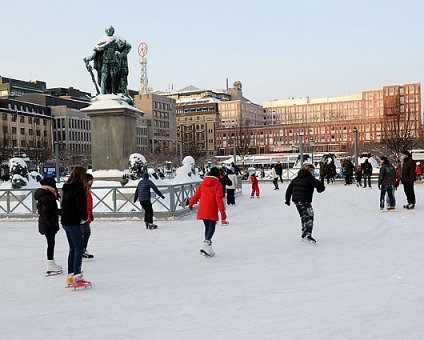 _DSC0070 Ice skating at Kungsträdgården.