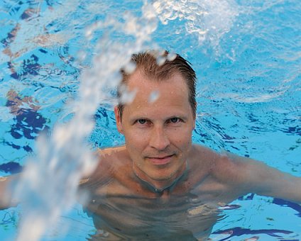 _DSC0023 Arto in the pool at Elias Beach Hotel.