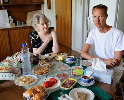 _DSC0002 Mum and Arto in the kitchen in Nicosia.