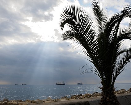 _DSC0062 Sun through the clouds, at the seaside promenade in Limassol.