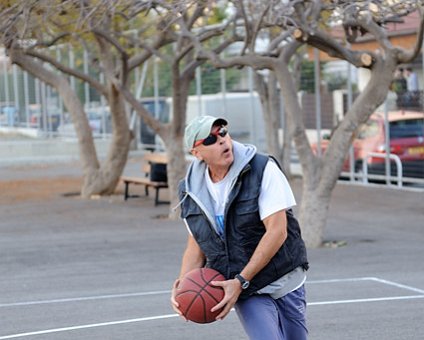 _DSC0118 Nicos playing basket.