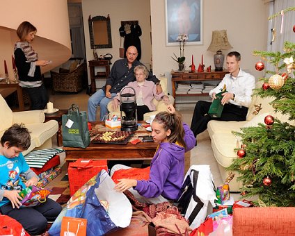 _DSC0125 Opening Christmas presents.