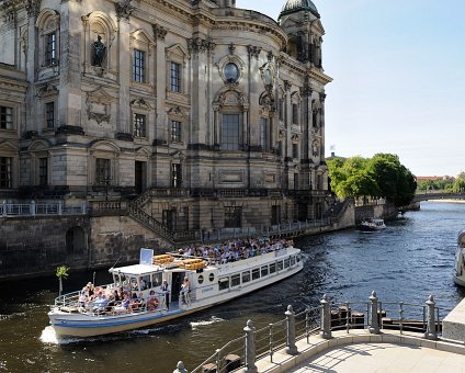 _DSC0117 Boat on the river Spree, behind the Berlin Cathedral.